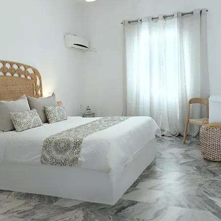 Narges Aliki (Paros)