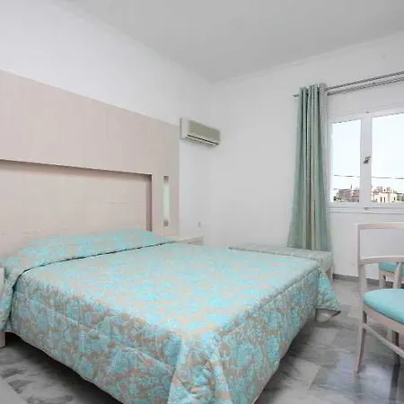 Hotel Narges 4*