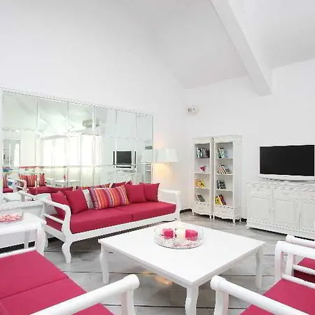 Narges Aliki (Paros)